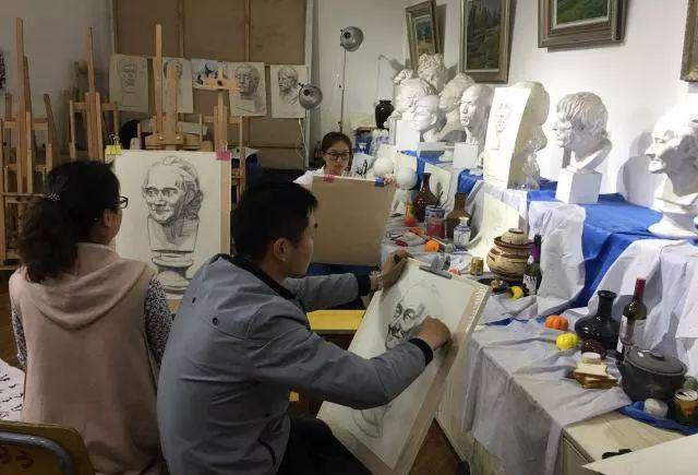 促进教师美术技能的提升,4月16日,青海省青少年活动中心美术书法培训